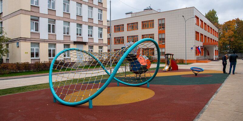 Спортивные площадки и места для отдыха: москвичи выбрали, как будут выглядеть школьные дворы