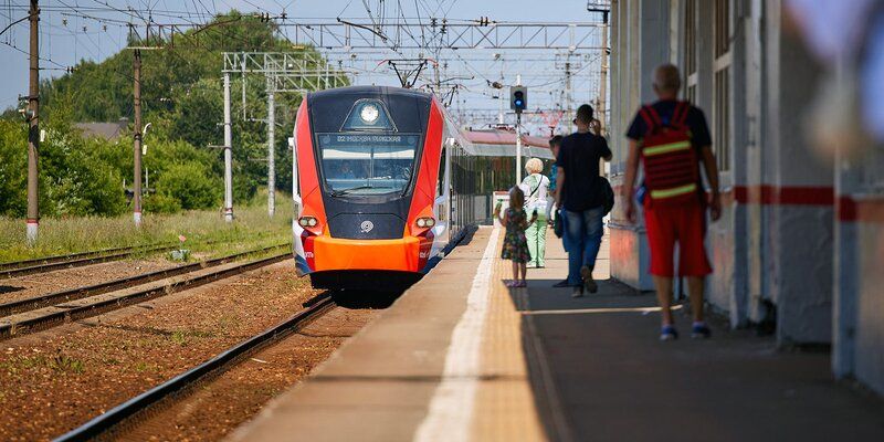 Проезд в электричках для детей до семи лет стал бесплатным по всей стране