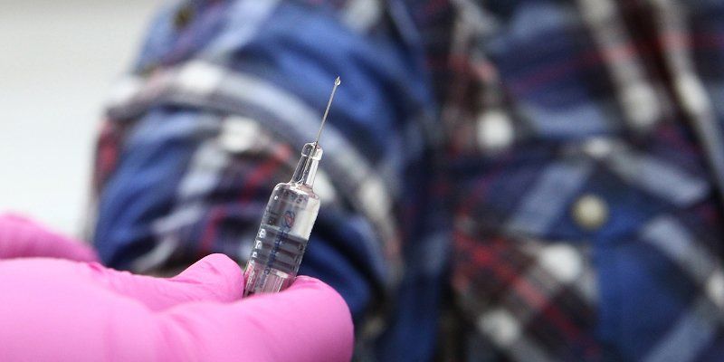 Не только в поликлиниках: где еще можно сделать прививку от гриппа