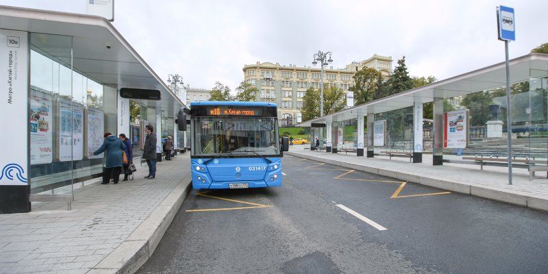 Транспортный узел с зарядными станциями и Wi-Fi появился на Славянской площади