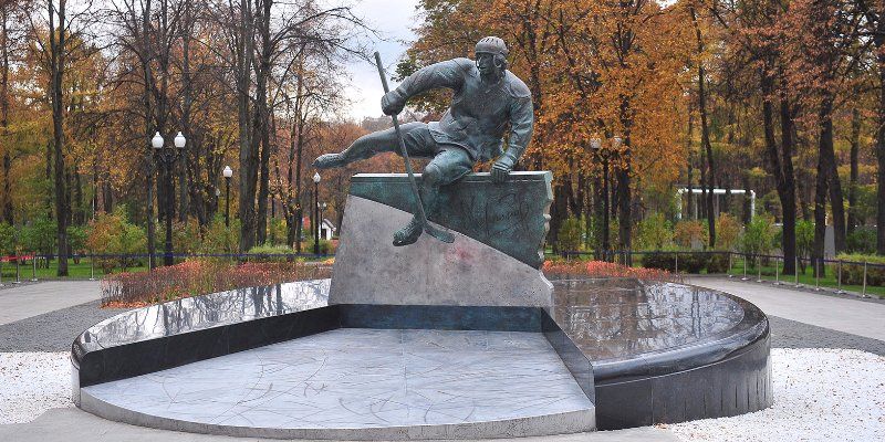 Monument to Valery Kharlamov unveiled on Luzhniki’s Glory Alley