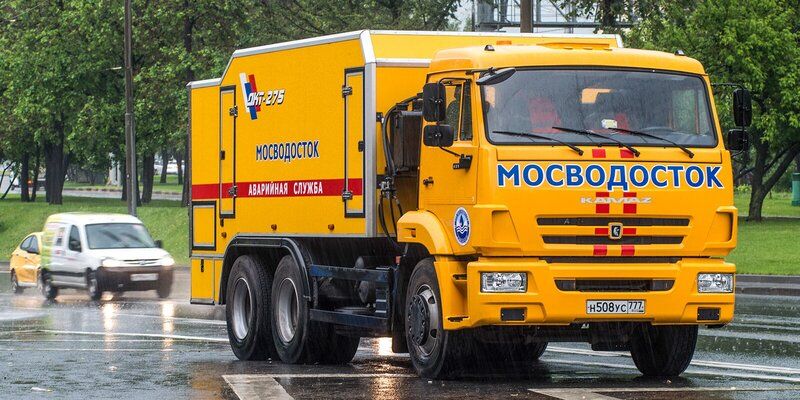 В городе дежурят 300 бригад Мосводостока