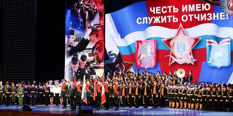 Лучших выпускников кадетских классов наградили в Кремле