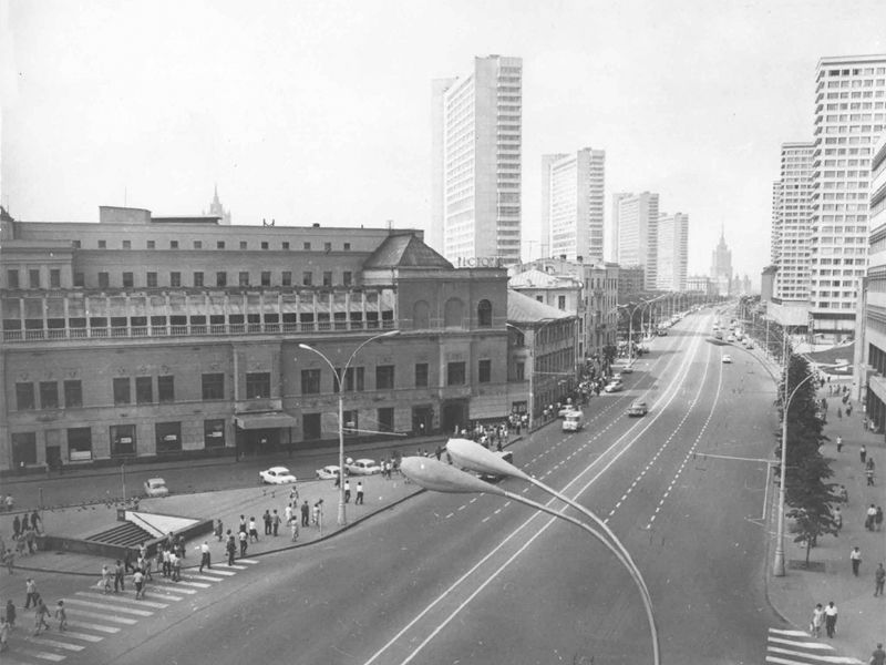 A view of Kalinin Prospekt. Photo by M.Chernov, 1969. Moscow city archives.
