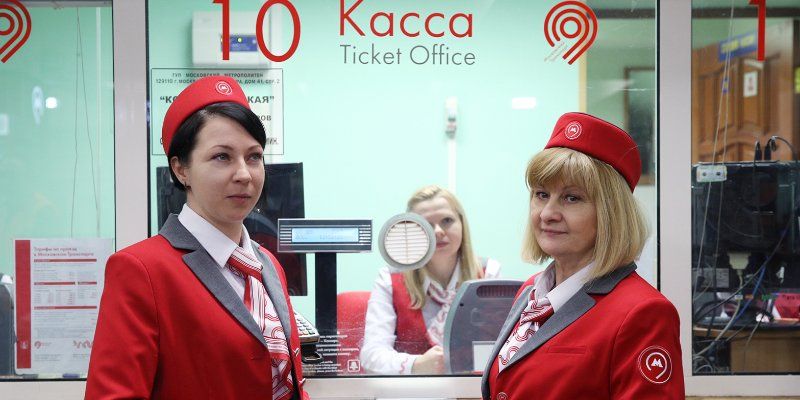 We speak English: кассы метро пометят специальными стикерами