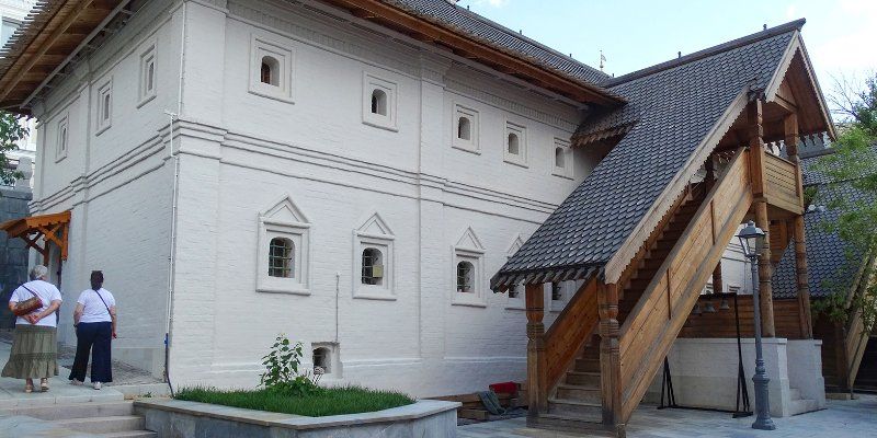 Сквозь три столетия: в Зарядье реставраторы воссоздали утраченные интерьеры монашеских келий XVII века