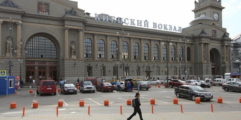 Kievsky Railway Station red and pink halls restoration