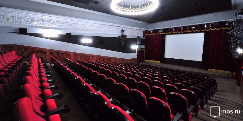 Какие фильмы можно посмотреть в новогодние каникулы бесплатно на большом экране