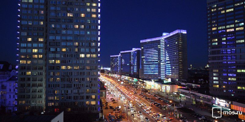 На Новый год медиафасады домов-книжек украсят снежинки и огненные ёлки