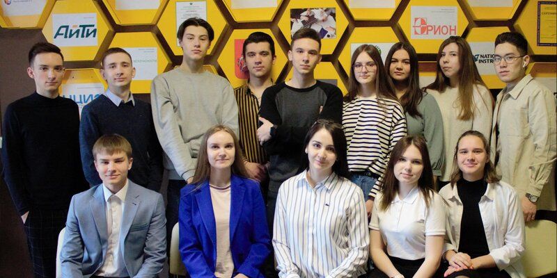 Студенты московского колледжа стали серебряными призерами кубка по финансовым боям