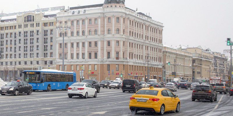 До вечера в городе ожидается снег и гололедица