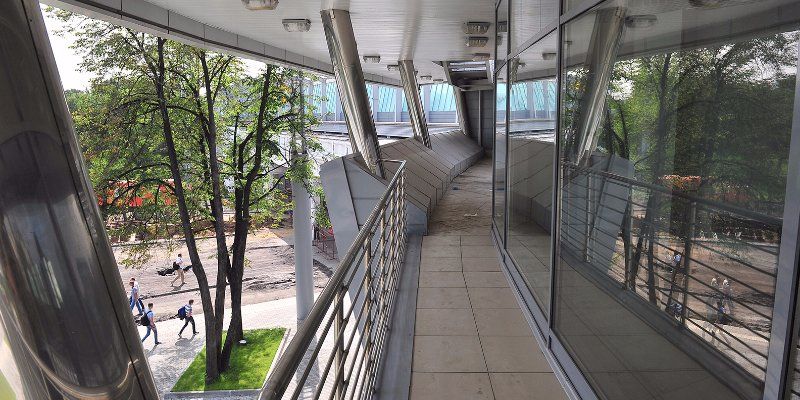 Возле станций МЦК высадят деревья, живые изгороди и разобьют цветники