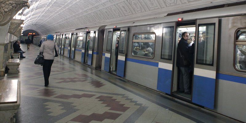 В День святого Валентина пассажиры метро услышат стихи Пушкина и Рязанова