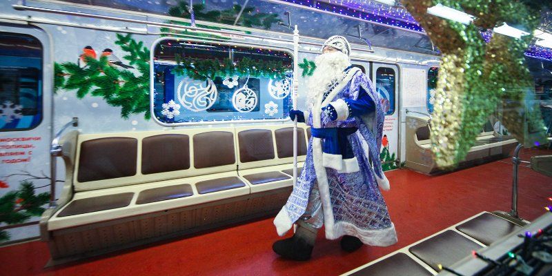 Праздник закончился: в вагоне метро нашли бороду и посох