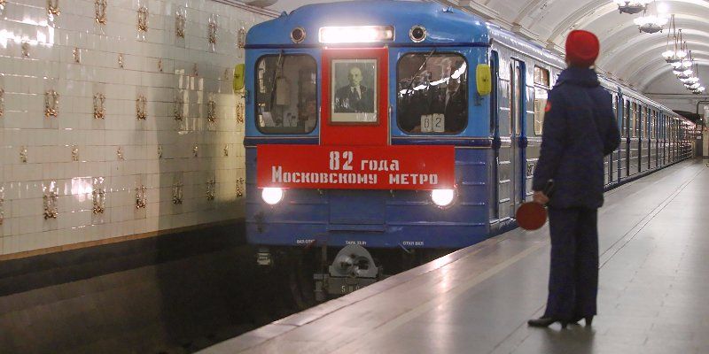 Парад поездов запустили на Кольцевой линии к 82-летию Московского метрополитена