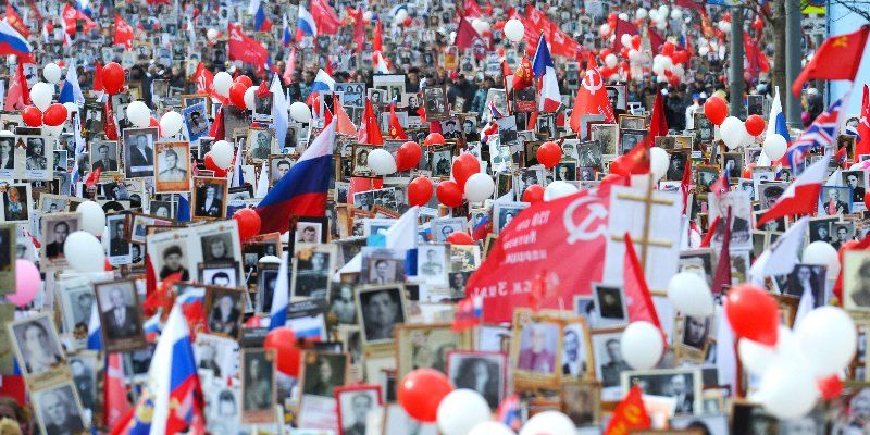 Mos.ru и «Окно в город» покажут трансляцию шествия «Бессмертного полка»