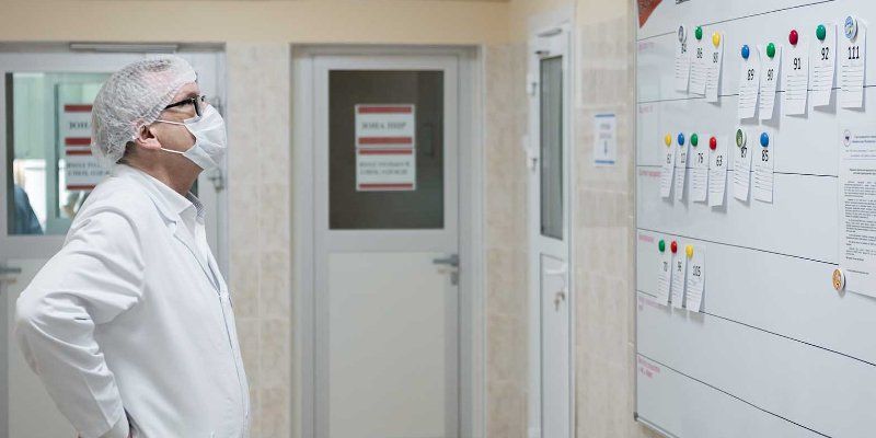 В Москве число новых случаев коронавируса почти вдвое меньше, чем месяц назад