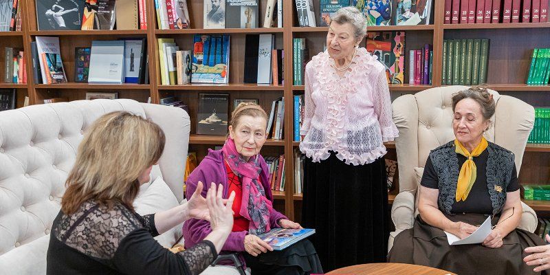Ретромузыка и проводы осени. Программа центров соцобслуживания на следующую неделю