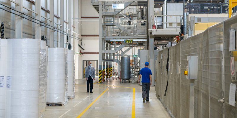 Более 370 промышленных предприятий возобновляют производство