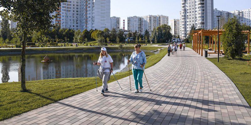 Участники проекта «Московское долголетие» посоревнуются в скандинавской ходьбе