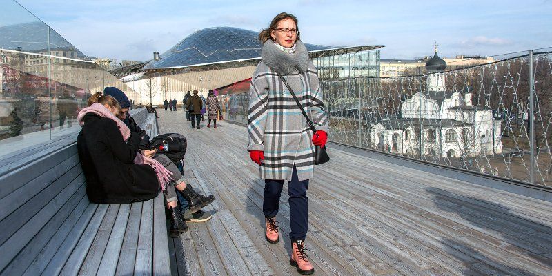 Особый контроль: как убирают парящий мост в «Зарядье» во время снегопада