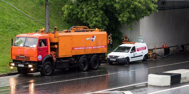 Около 350 бригад Мосводостока готовы перейти на круглосуточное дежурство