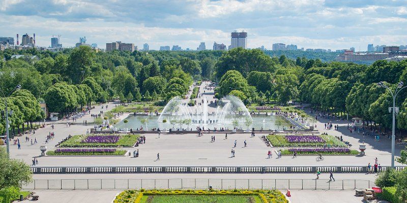 Футбол, баскетбол и выставки: в Парке Горького открылся культурно-спортивный центр