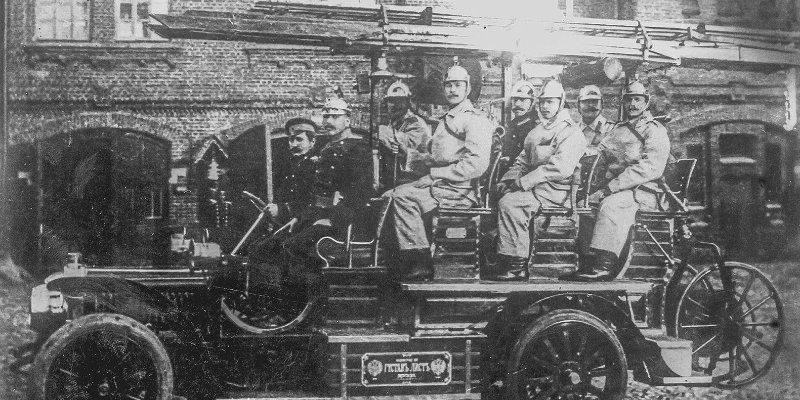 Horse-drawn wagons and steam cars: Moscow Fire-Fighting Service development