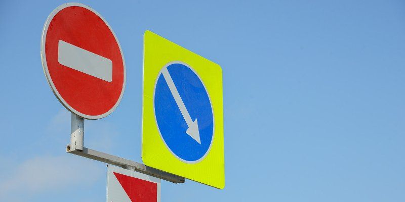 Ограничения и перекрытия: схема движения временно изменится в пяти округах
