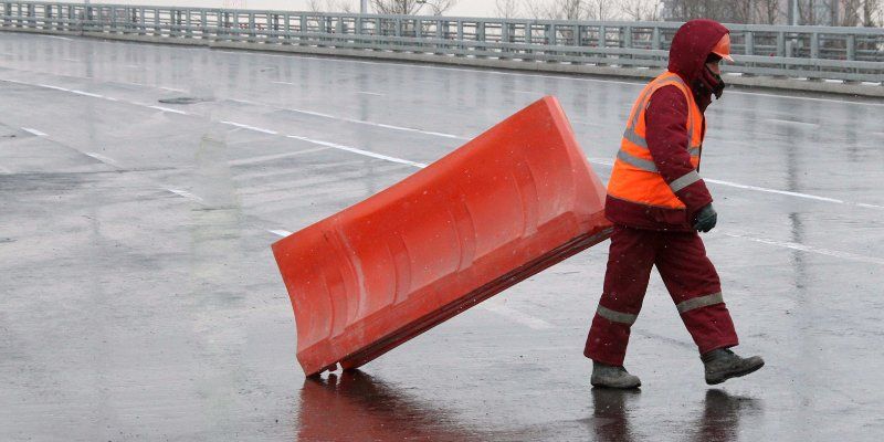 Движение на участке проезда Девичьего Поля завтра перекроют