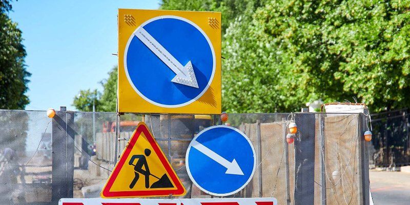 На нескольких улицах в трех округах Москвы ограничено движение