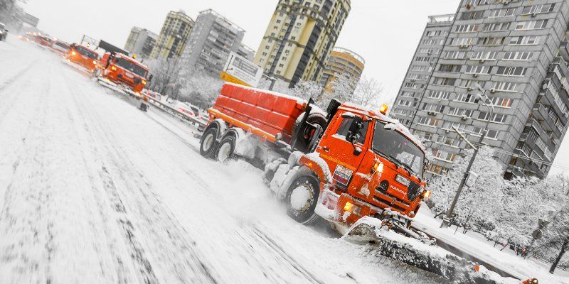 Коммунальные службы продолжают уборку снега с улиц