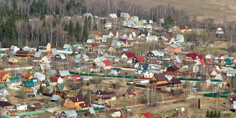 Городские службы выполнили более двух тысяч заявок по доставке на дачи москвичей дров и угля
