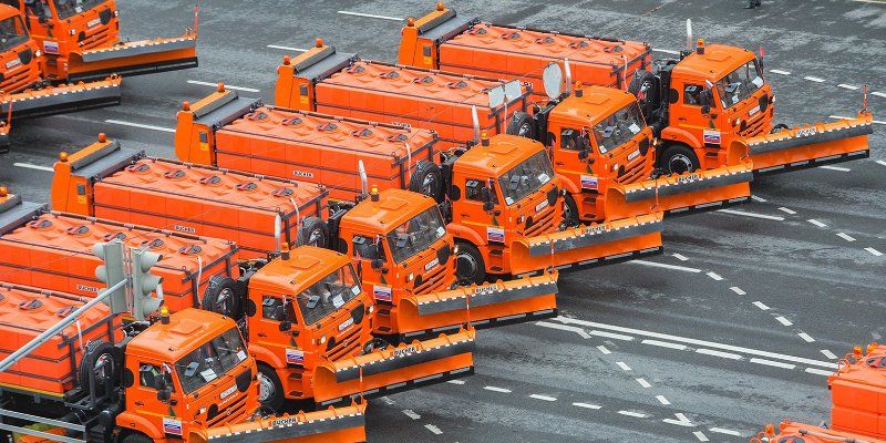 More than 600 cars and an open-air exhibition: what the Moscow Municipal Service Vehicle Parade is to be like