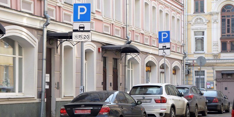 В майские праздники автомобилисты смогут пять дней парковаться бесплатно