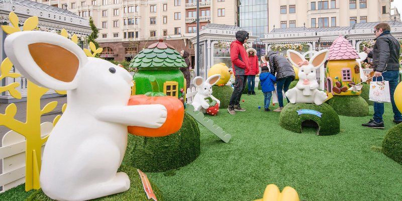 «Сад бабочек» и фигурки зайцев: как украсят столицу к Пасхе