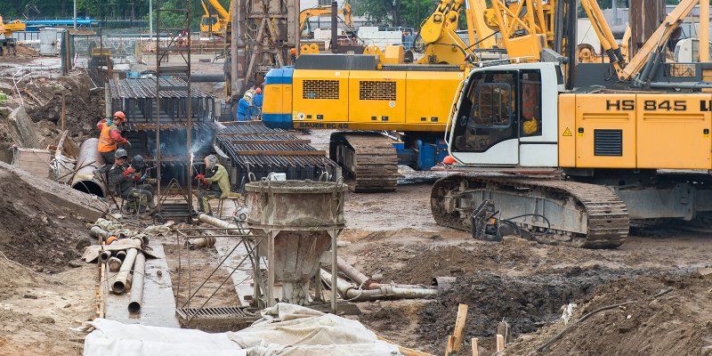 Движение транспорта ограничат из-за строительства метро и коммуникаций