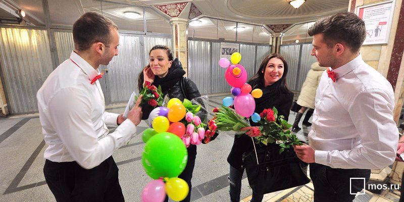 В этом году пассажиры метро получат подарки ещё на шесть праздников