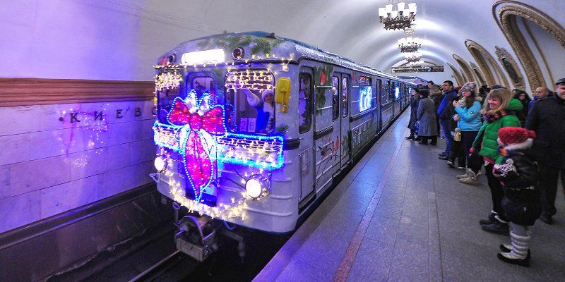 Три тематических поезда запустят в метро в преддверии Нового года