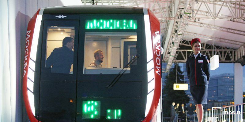 Первый поезд метро «Москва» готовится к выходу на линию