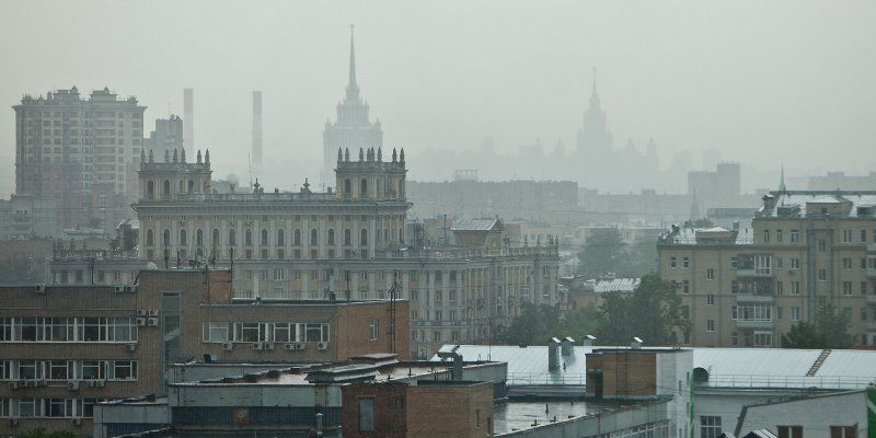 Сильный дождь и гроза сохранятся в Москве в ближайшие часы