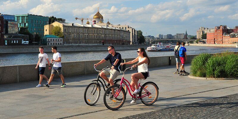 В Москве ожидается теплая и ветреная погода