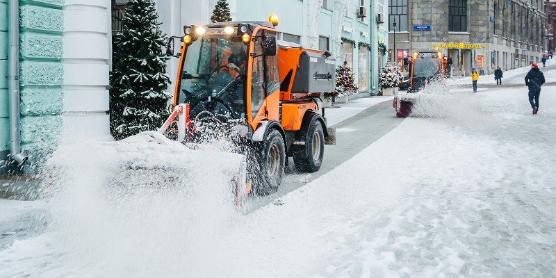 Улицы города убирают более 11 тысяч единиц техники