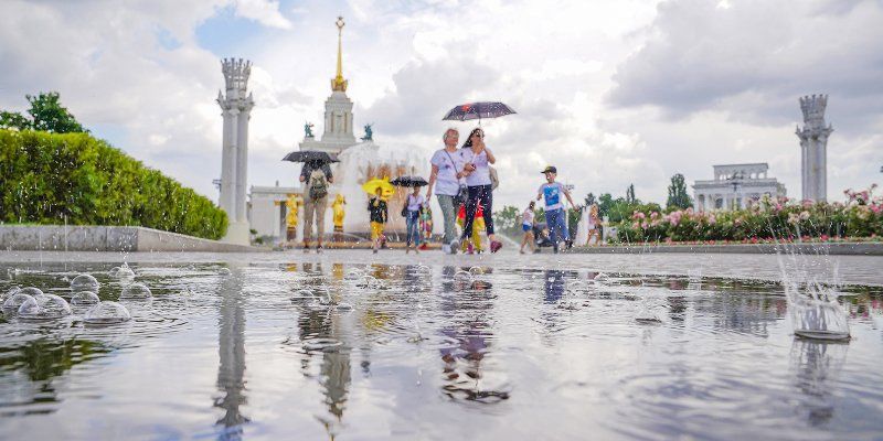 Жаркая погода и кратковременные дожди ожидаются в столице на неделе