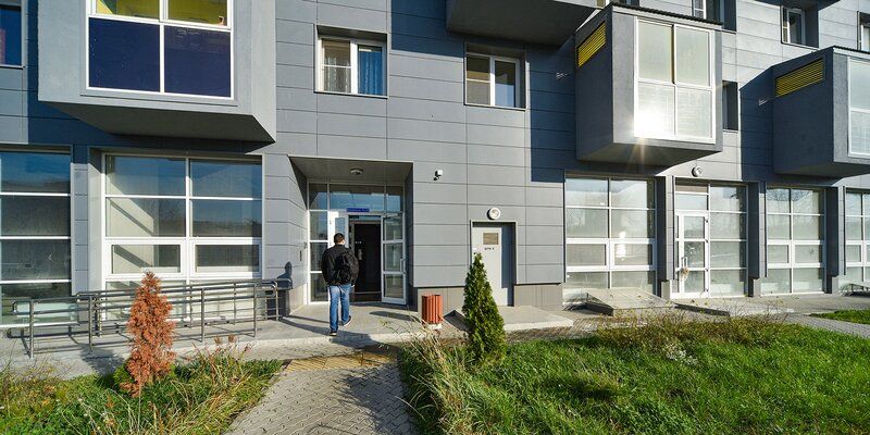 Более 1,6 тысячи семей в ЮЗАО получили помощь в переселении по программе реновации