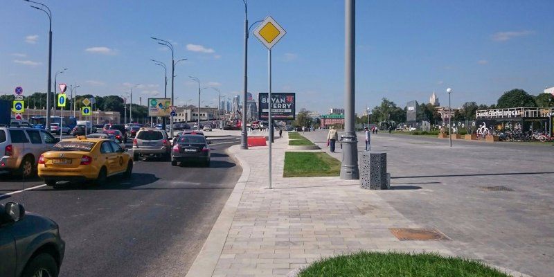 На Калужской площади отменен поворот на Ленинский проспект