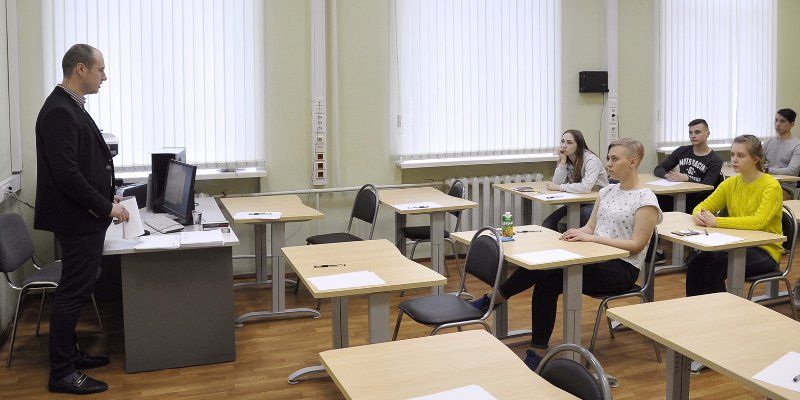 Столичные девятиклассники досрочно сдали экзамены по иностранным языкам, биологии, истории, литературе и физике