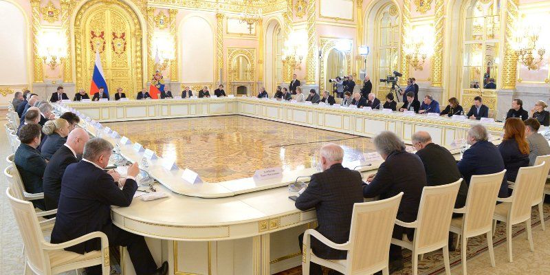 Владимир Путин предложил деятелям культуры подготовить законопроект о развитии отрасли