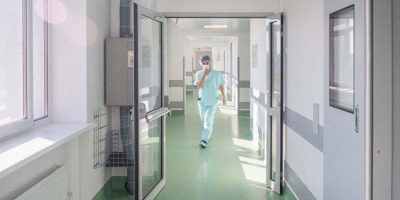 Контактировавшие с заболевшими коронавирусом находятся под медицинским наблюдением