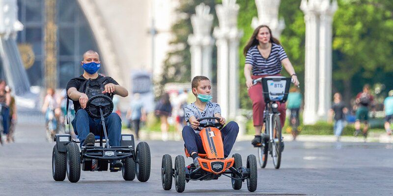 Велосипеды, самокаты или ролики: москвичи расскажут, на чем они хотят кататься по ВДНХ